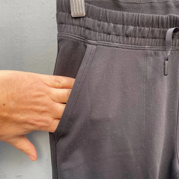 Ivivva by  Lululemon black Sweatpants, size 12 - Picture 8 of 9